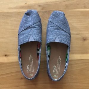TOMS Classic Canvas Slip-On Flat